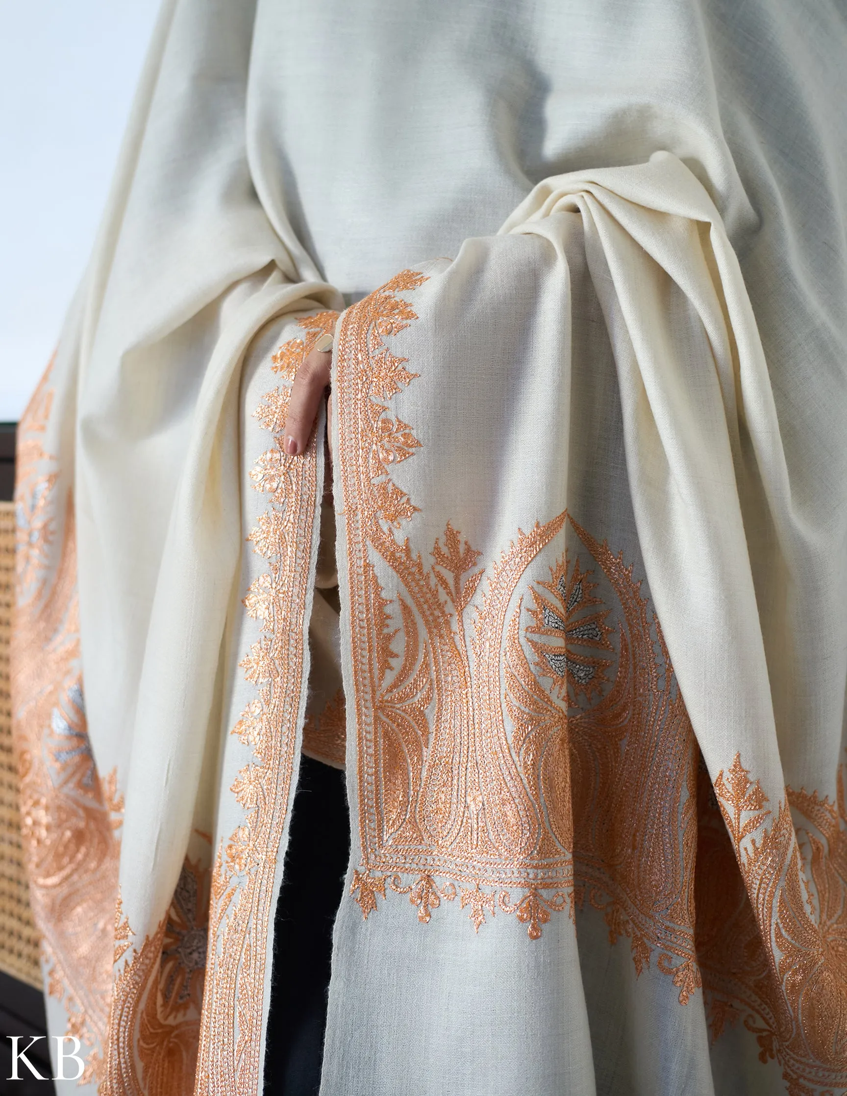 Cream Handwoven Tilla Embroidered Palladaar Pashmina Shawl