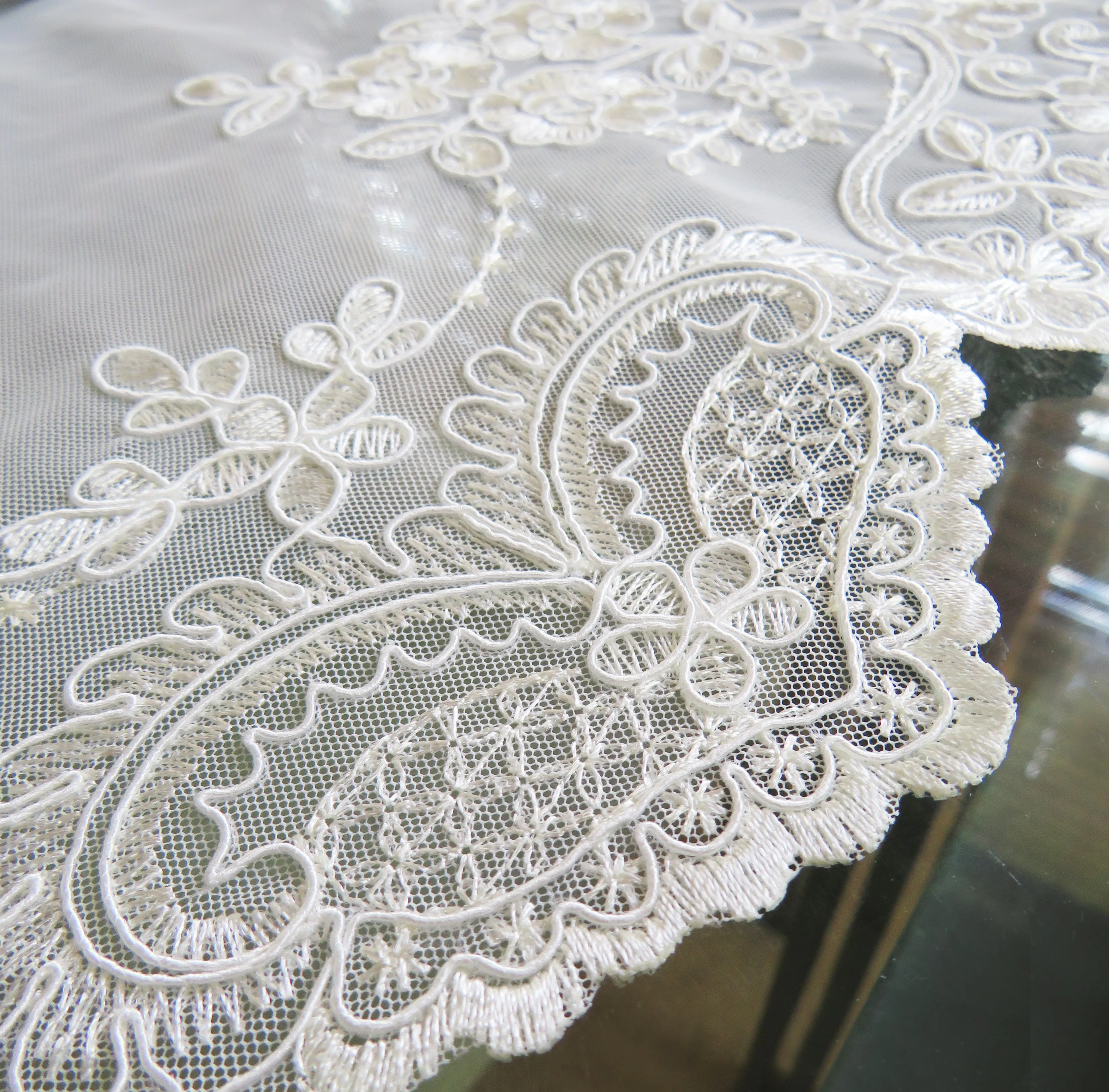 Louisa White Decorative Display Mat