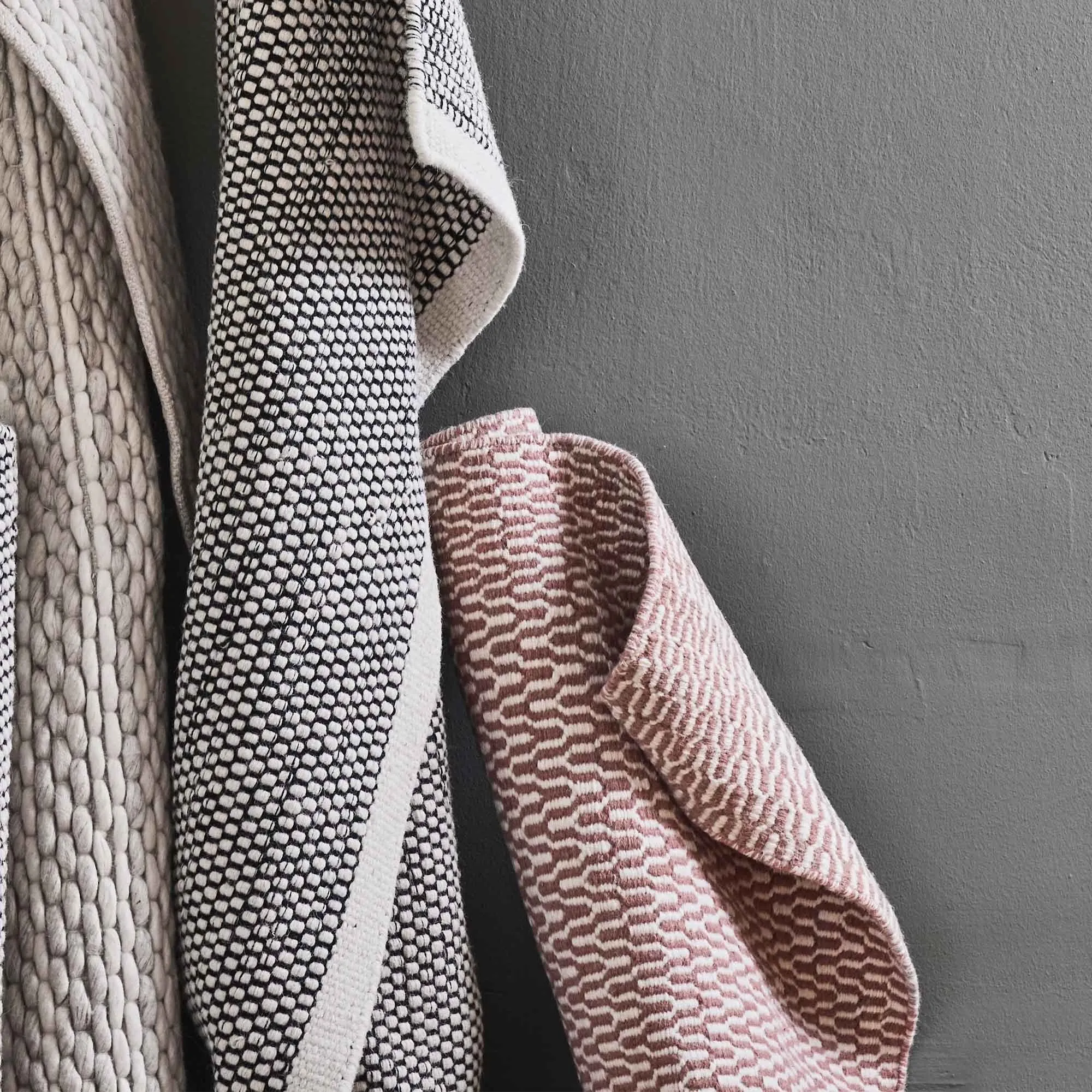 Overod Rug [Dusty pink/Off-white]