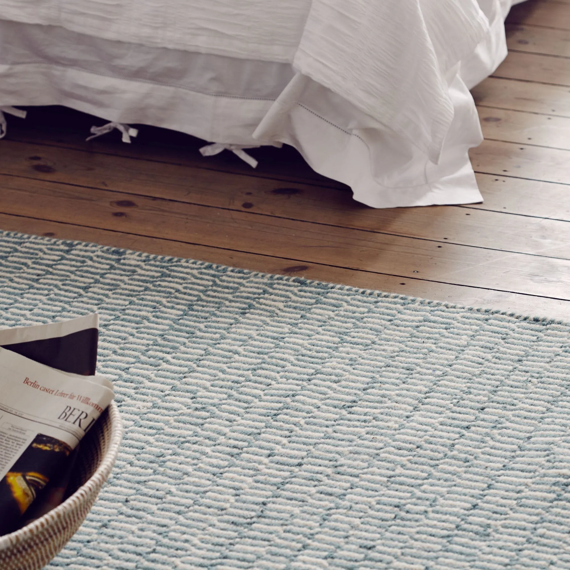 Overod Rug [Turquoise/Off-white]