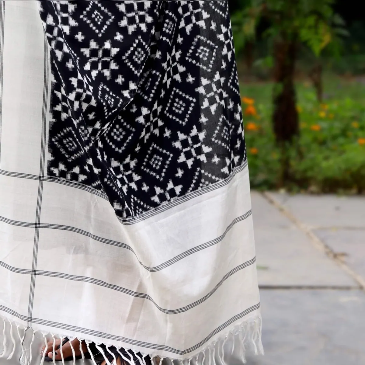 White & Black Handloom Cotton Telia Rumal Dupatta